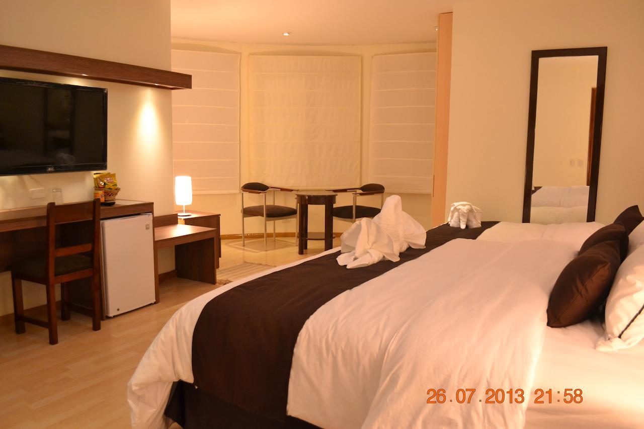 Hotel Brilia ชิมโบเต ภายนอก รูปภาพ